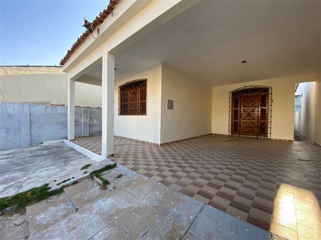 CASA A VENDA NO BAIRRO CENTRO/TABULEIRO