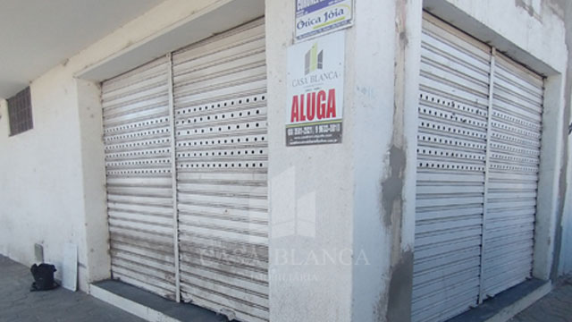 PRÉDIO NA RUA 13 DE MAIO